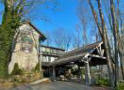 Boone's Inn at Crestwood includes restaurant, lounge and beautiful views